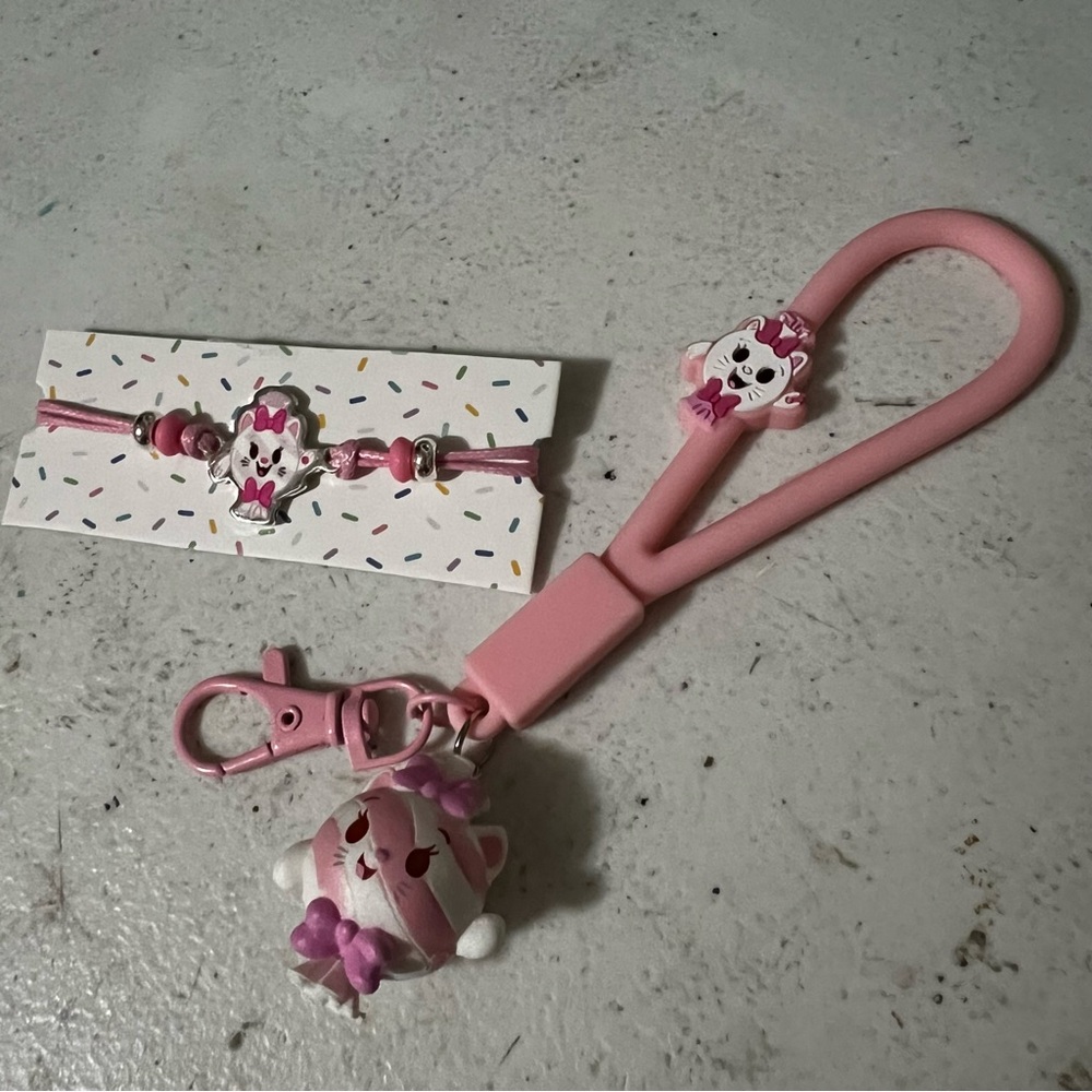Disney munchlings Marie cotton Candy bon bon set bracelet & keychain strap clip